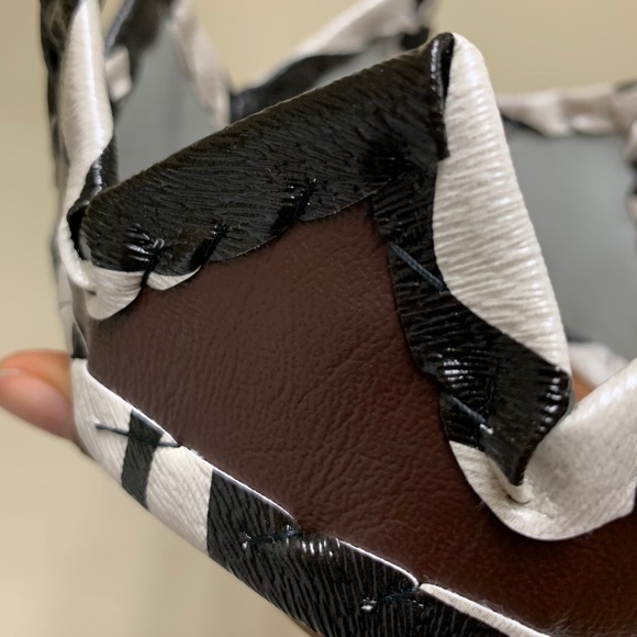 Royal Crown Zebra trim - Picture 6 of 6